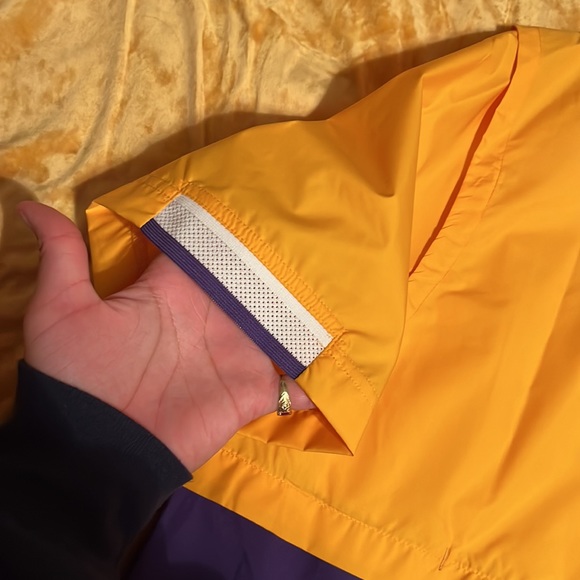 NIKE WINDBREAKER SHORT SLEEVE ZIP UP Size LARGE - Picture 12 of 12